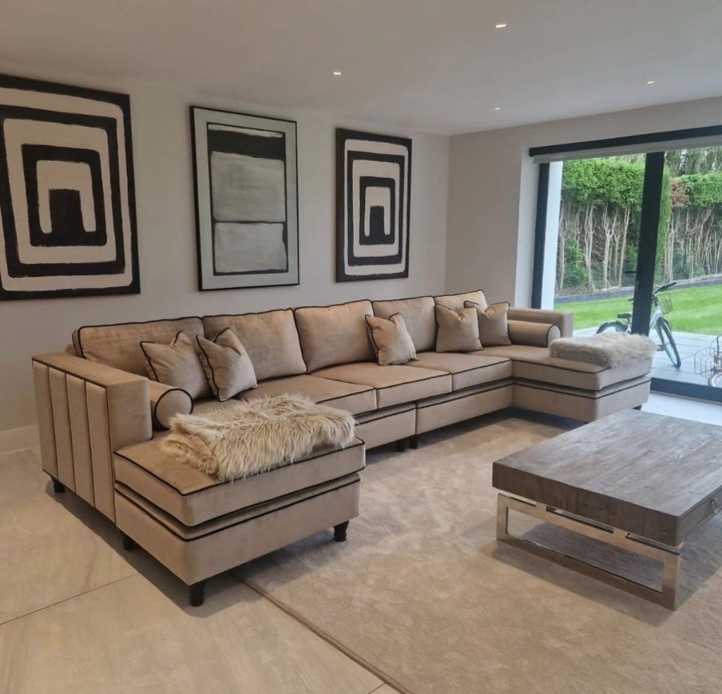 Beige L-shaped corner with black piping