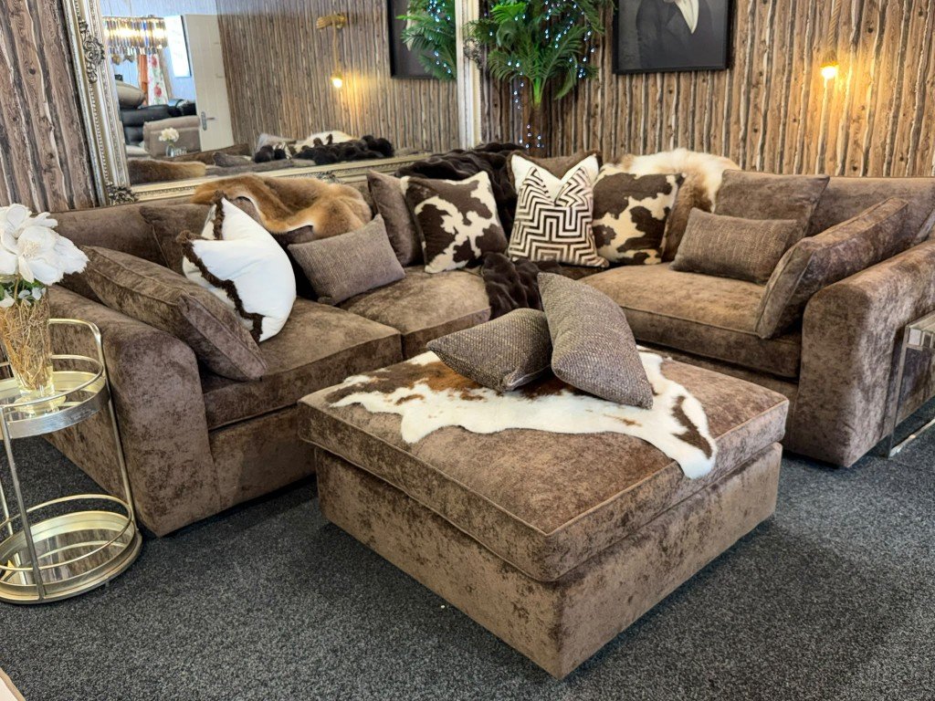 Corner sofa in brown velvet with an ottoman